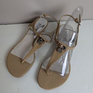 Michael Kors T-Strap Sandals Women’s Tan Patent Leather Size 6M Logo Heel